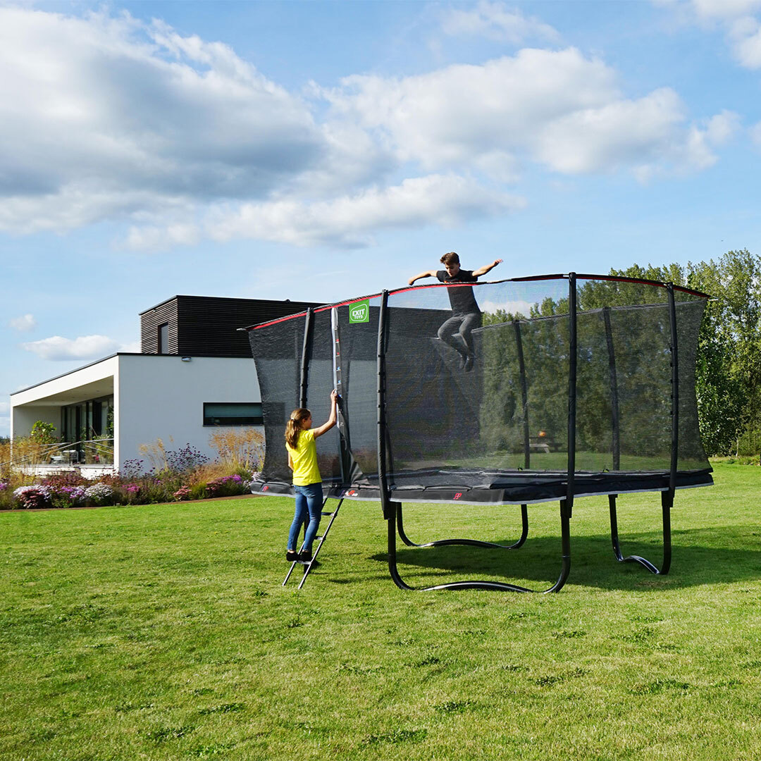 Beskyttelse af din trampolin mod hårde vindstød EXIT Toys