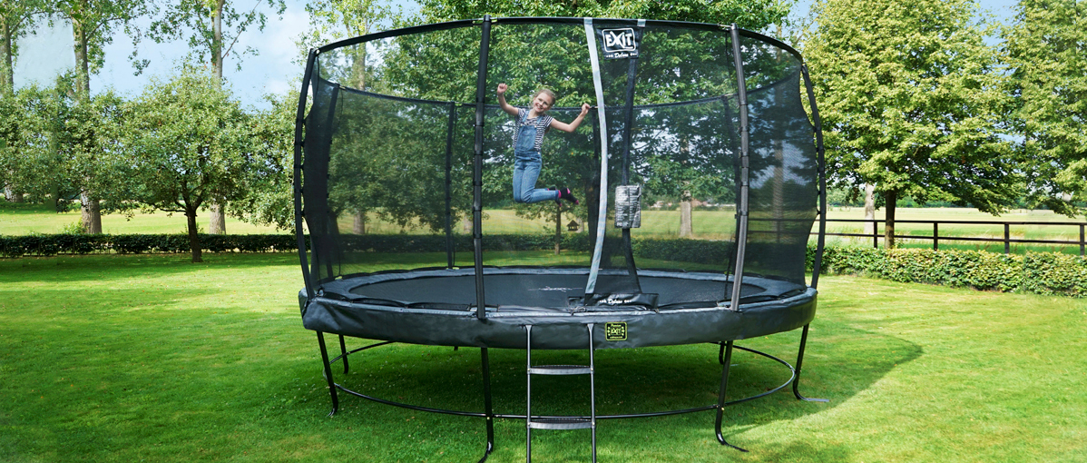 Hvad er forskellen mellem EXIT Elegant trampolinerne fra EXIT Toys?