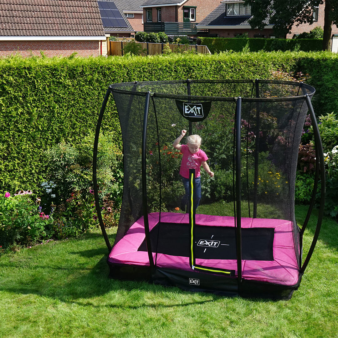 Spytte ud tråd indhold En nedgravet trampolin eller en trampolin i jordniveau? | EXIT Toys