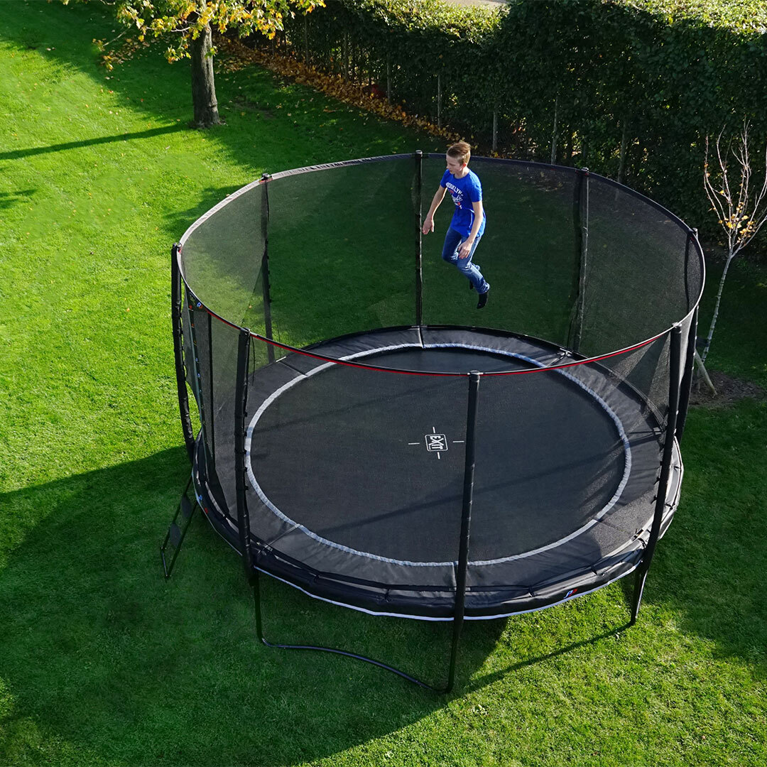 En rund en rektangulær trampolin? | EXIT