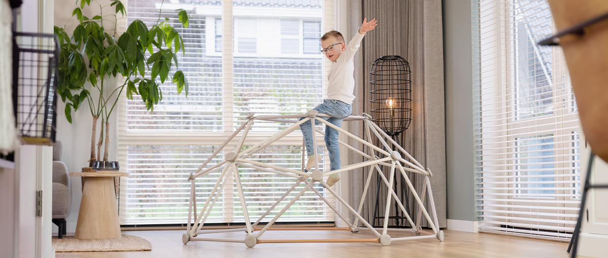 Legeideer til EXIT metal climbing dome