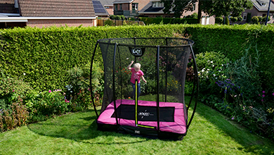 En nedgravet trampolin eller en trampolin i jordniveau?