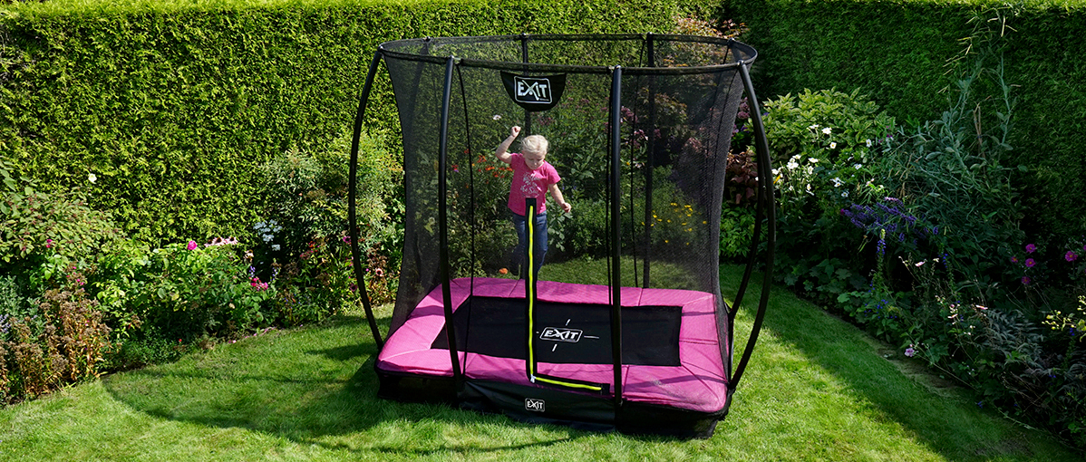 En nedgravet trampolin eller en trampolin i jordniveau?