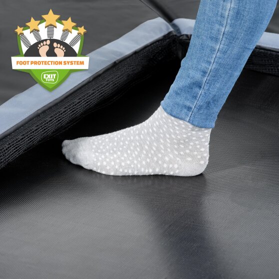 EXIT Dynamic trampolin i jordniveau 244x427cm med Freezone sikkerhedsfliser - sort