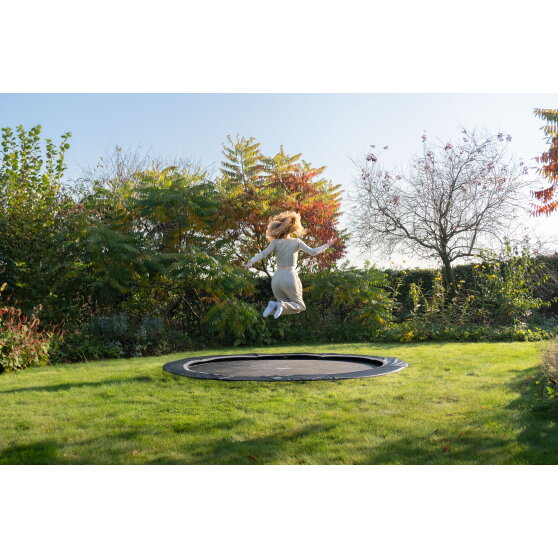 EXIT InTerra sportstrampolin i jordniveau &oslash;427cm - sort