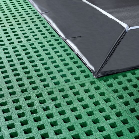 EXIT Dynamic trampolin i jordniveau 275x458cm med Freezone sikkerhedsfliser - sort