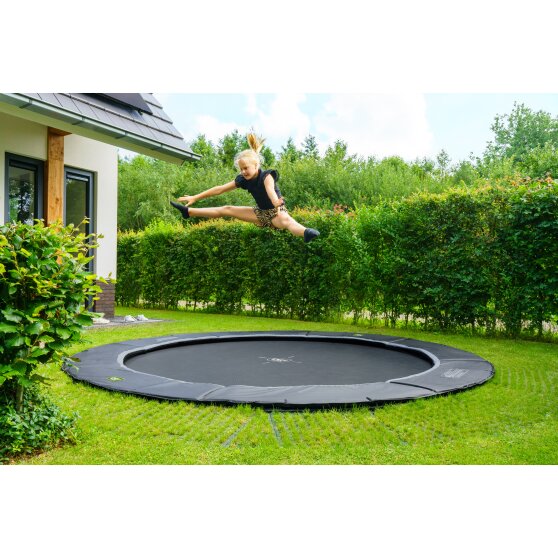 EXIT Dynamic trampolin i jordniveau ø366cm med Freezone sikkerhedsfliser - sort